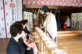 写真: 白鬚神社での神前挙式の様子3